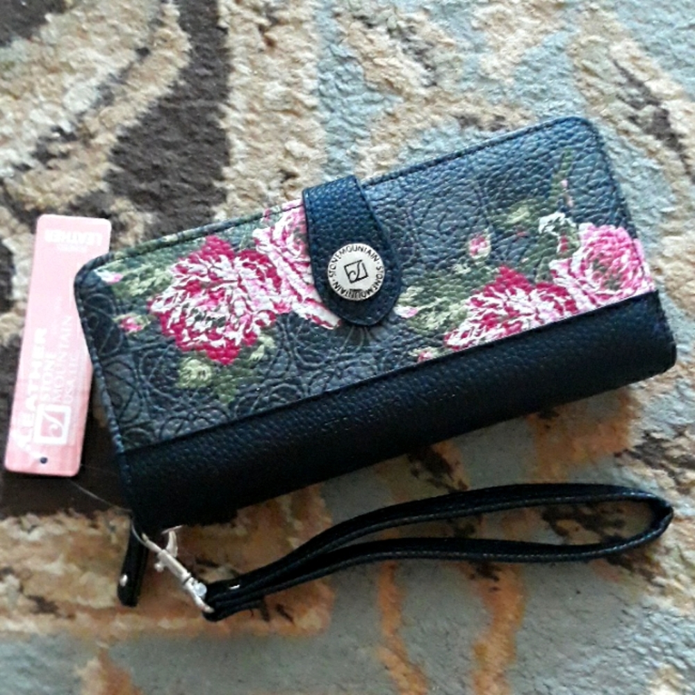2x*Host Pick*Stone Mountain pretty bonded leather wristlet